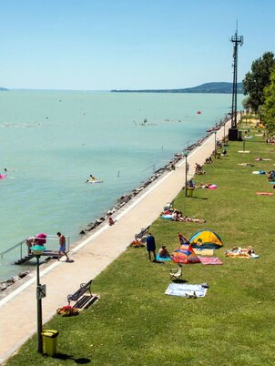 Mandulavirág Strand 