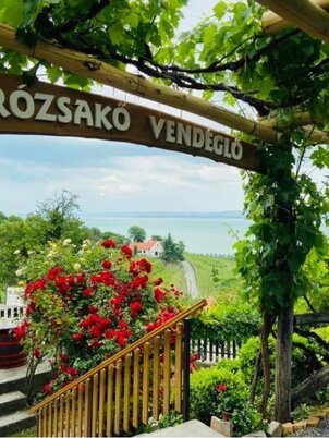 Rózsakő Borpince Vendéglő